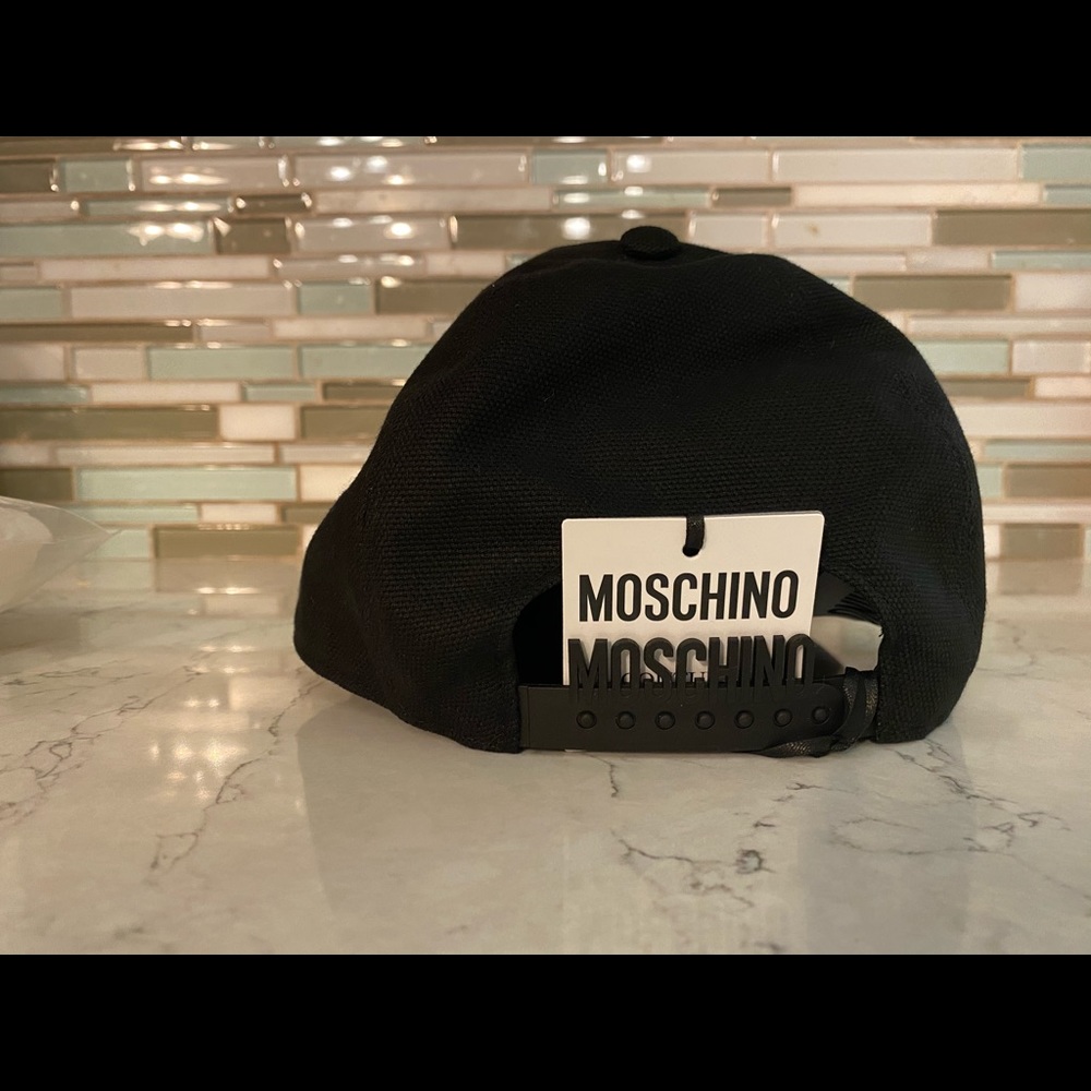 Moschino hat